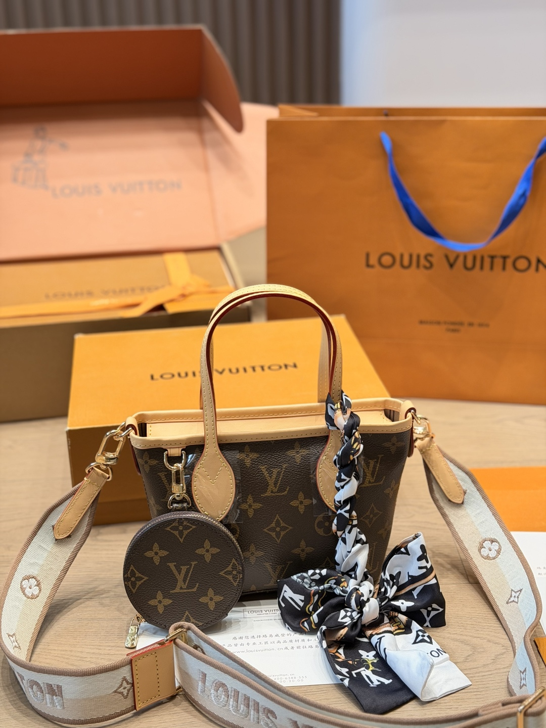 Louis Vuitton LV Neverfull Cowhide Leather Top Handle Carry | Luxury Designer Fashion Accessory